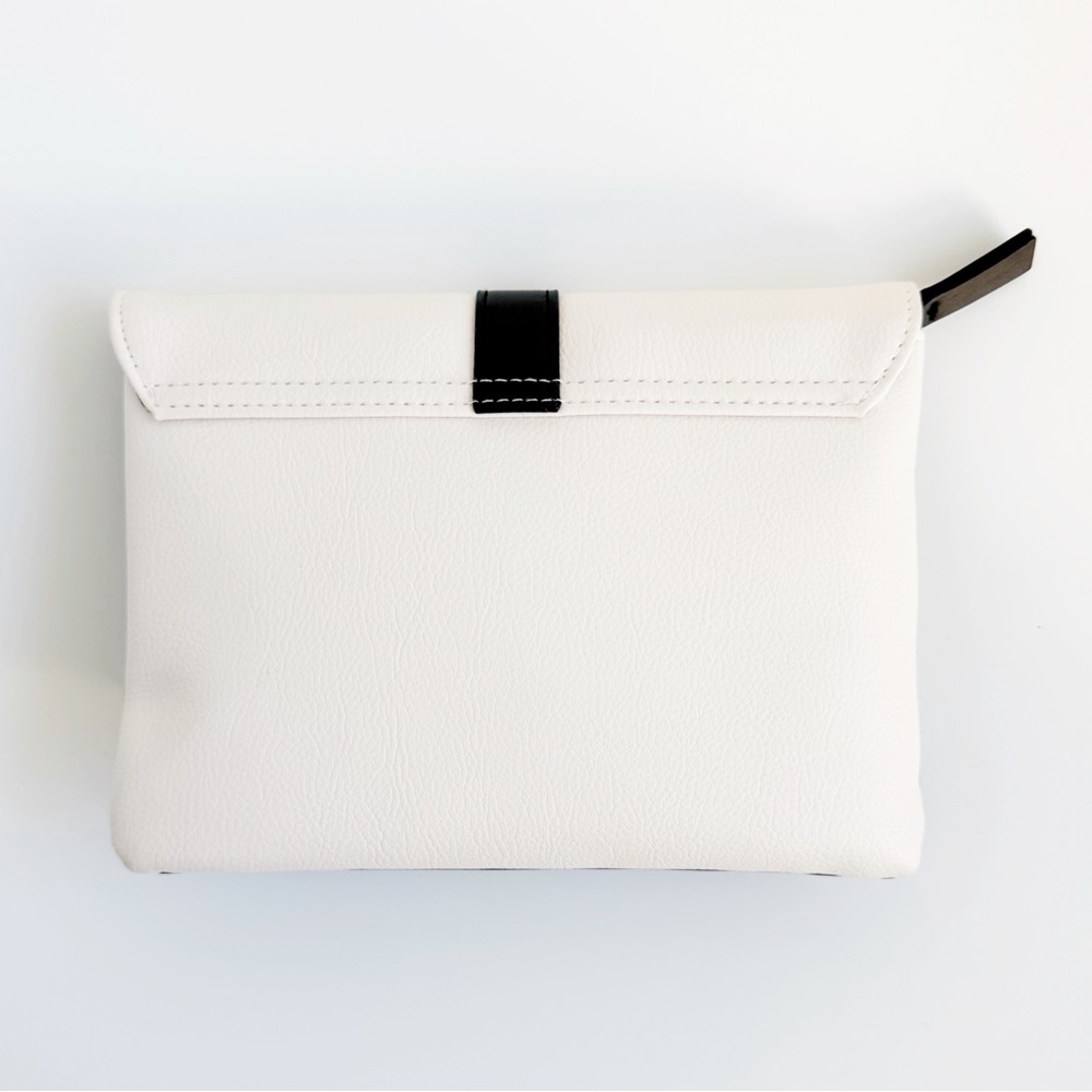 Diptyque Amenity Kit Bag from Business Class Qatar Airways - Picture 2 of 3